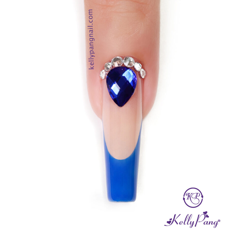 Hướng dẫn vẽ móng Cách vẽ nail phối màu xanh sapphire sang trọng Bước 3 Hướng dẫn vẽ móng Cách vẽ nail phối màu xanh sapphire sang trọng Bước 3